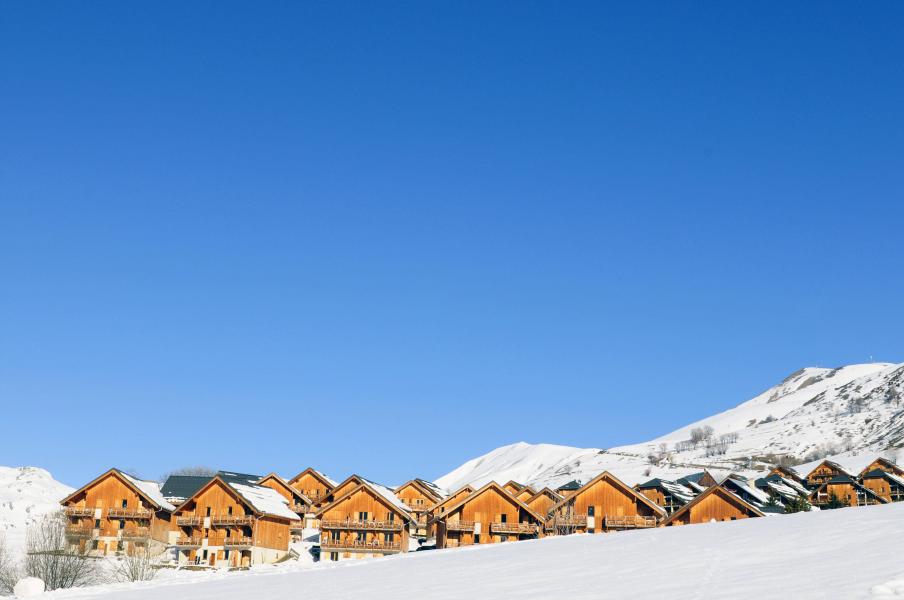 Vacances en montagne Chalets les Marmottes - Saint Jean d'Arves - Extérieur hiver