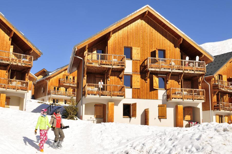 Vacances en montagne Chalets les Marmottes - Saint Jean d'Arves - Extérieur hiver