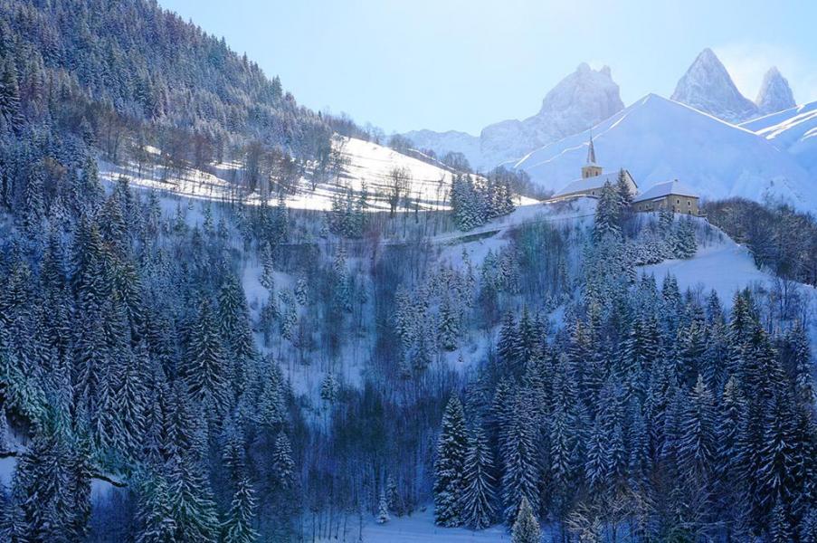 Vacances en montagne Chalets les Marmottes - Saint Jean d'Arves - Extérieur hiver