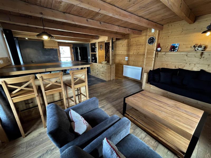 Rent in ski resort 4 room triplex chalet 6 people - Chalet la Tarine - Saint Martin de Belleville - Living room