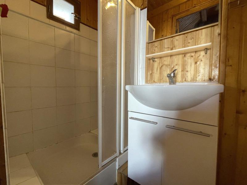 Rent in ski resort Studio 2 people - Chalet le Dahu - Saint Martin de Belleville - Shower room