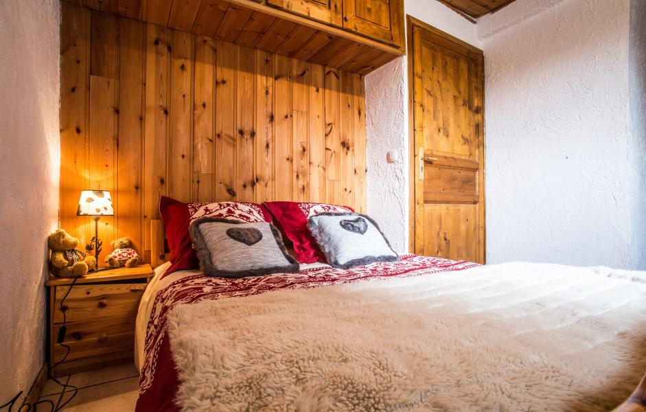 Rent in ski resort Chalet Loutantin - Saint Martin de Belleville - Bed