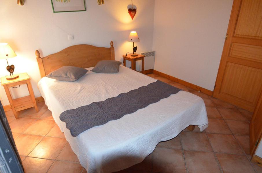 Rent in ski resort 5 room cabin triplex apartment 8 people - Chalet Marie Gros - Saint Martin de Belleville - Bedroom