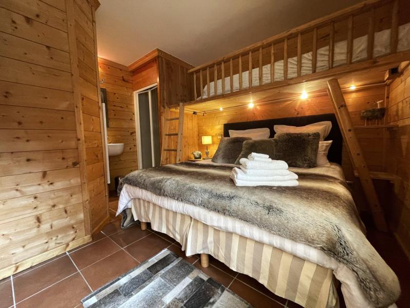 Rent in ski resort 5 room triplex chalet 8 people - Chalet Nubuck - Saint Martin de Belleville - Bedroom