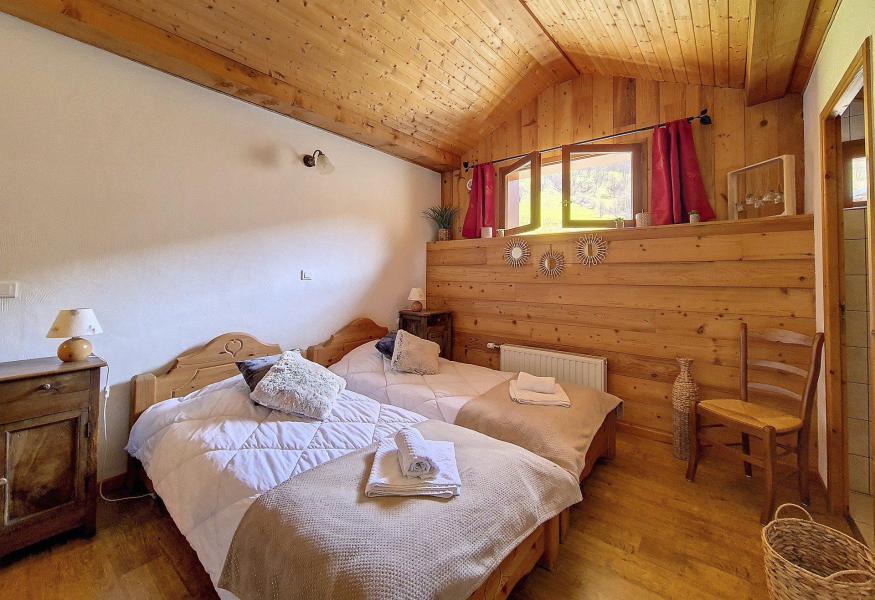 Rent in ski resort 4 room triplex chalet 8 people (Siana) - Chalets les Granges - Saint Martin de Belleville - Bedroom