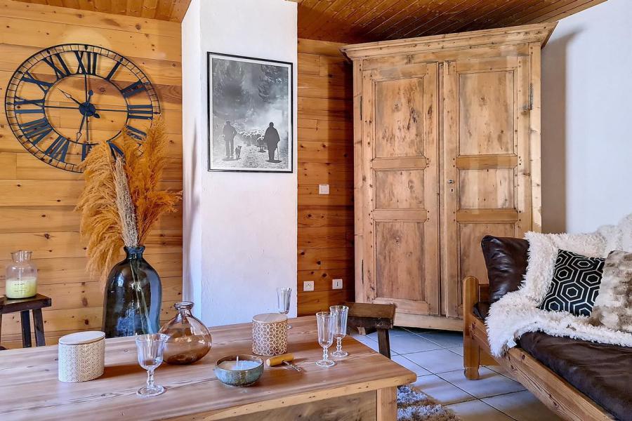 Rent in ski resort 4 room triplex chalet 8 people (Siana) - Chalets les Granges - Saint Martin de Belleville - Living room