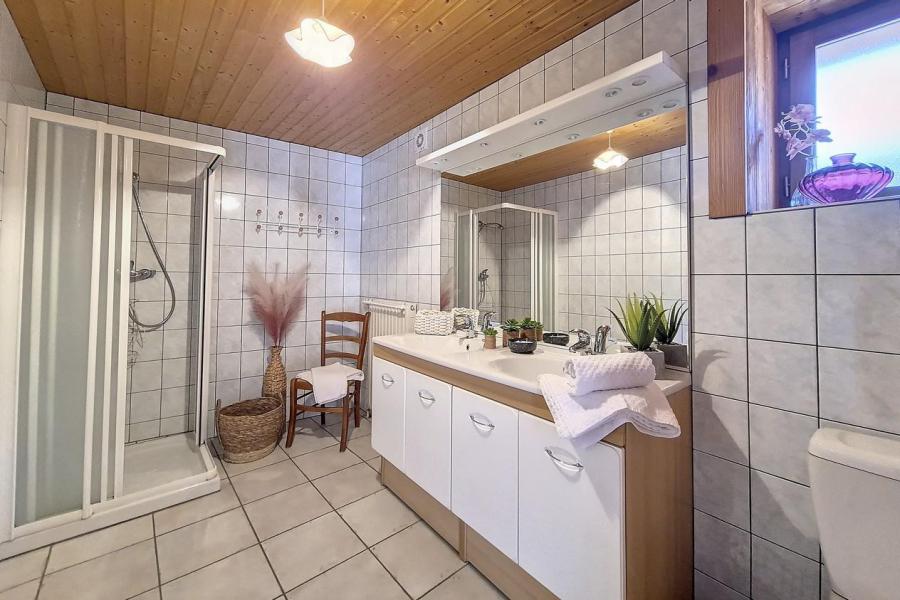 Location au ski Chalet triplex 4 pièces 8 personnes (Siana) - Chalets les Granges - Saint Martin de Belleville - Salle de douche