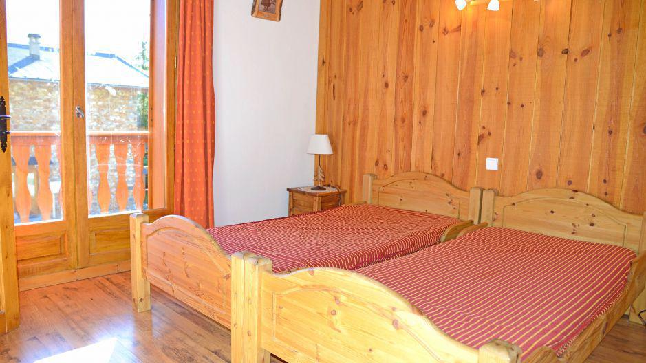 Rent in ski resort Chalets Violettes - Saint Martin de Belleville - Bedroom