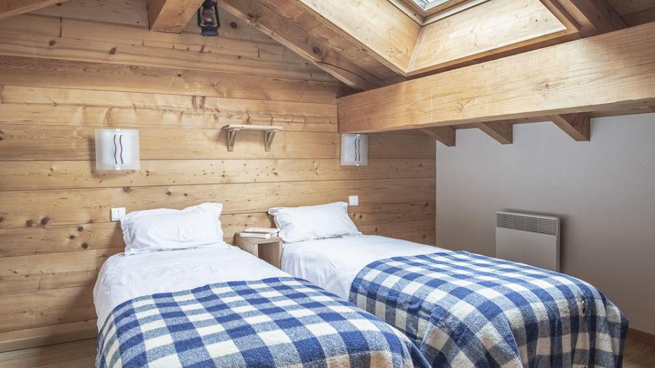 Rent in ski resort Le Chalet Mimosa - Saint Martin de Belleville - Bedroom under mansard