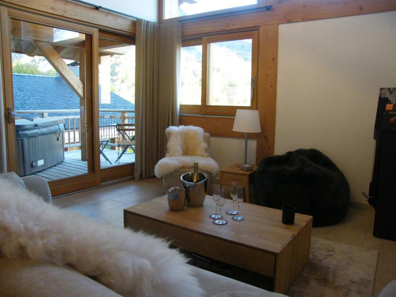 Rent in ski resort 4 room triplex chalet 6 people (Aigle) - Le Hameau de Caseblanche - Saint Martin de Belleville - Living room