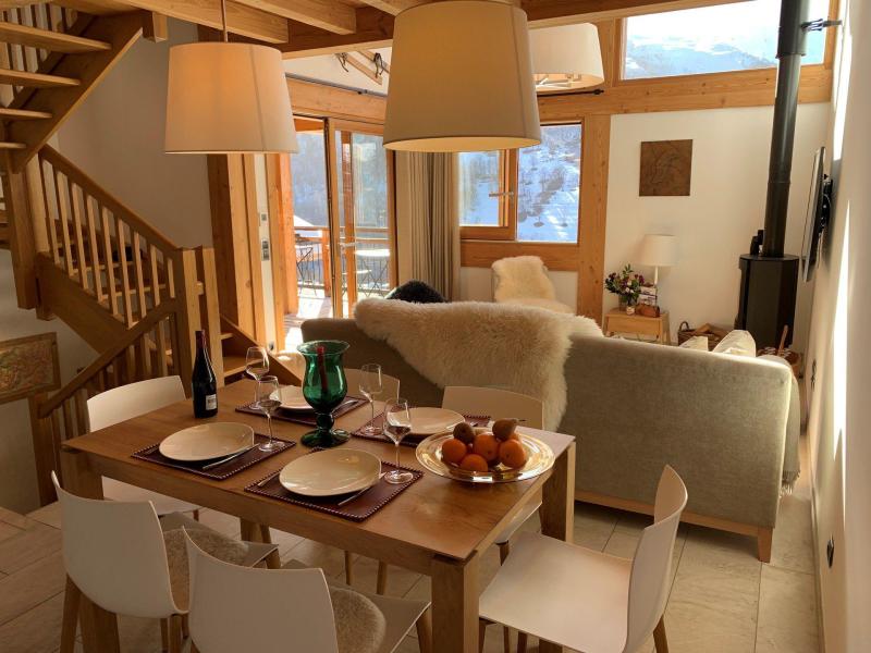 Rent in ski resort 4 room triplex chalet 6 people (Aigle) - Le Hameau de Caseblanche - Saint Martin de Belleville - Living room