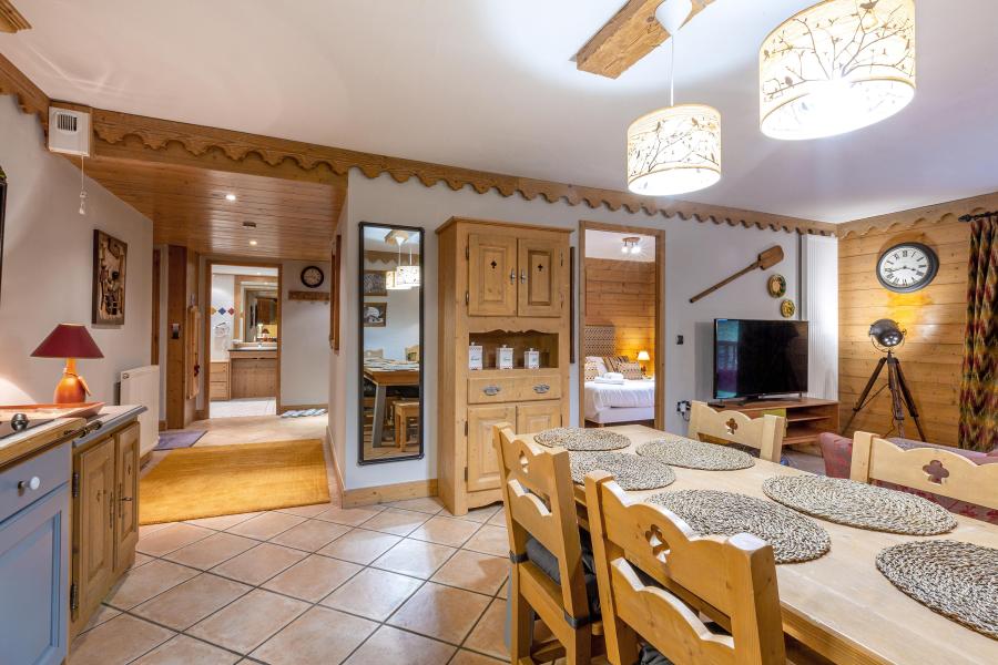 Rent in ski resort 3 room apartment 6 people (A06) - Les Chalets du Gypse - Saint Martin de Belleville - Dining area