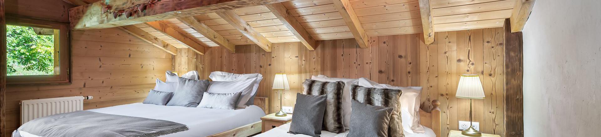 Rent in ski resort 6 room triplex chalet 10 people - Chalet Roc de la Lune - Saint Martin de Belleville - Bedroom