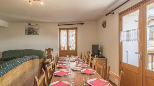 Rent in ski resort 8 room triplex chalet 14 people - Chalet Balcons Acacia - Saint Martin de Belleville - Table