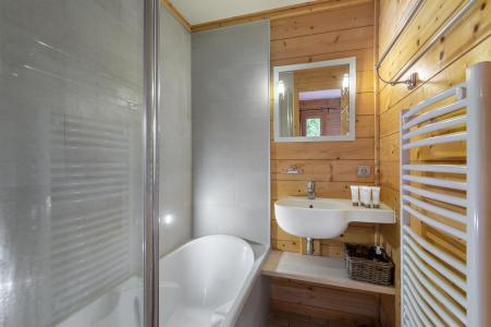 Rent in ski resort 5 room triplex chalet 10 people - Chalet Coton - Saint Martin de Belleville - Bathroom