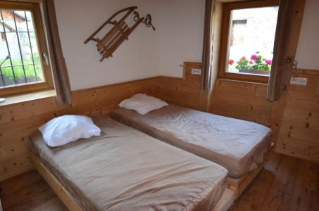 Rent in ski resort 4 room triplex chalet 6 people - Chalet la Tarine - Saint Martin de Belleville - Bedroom