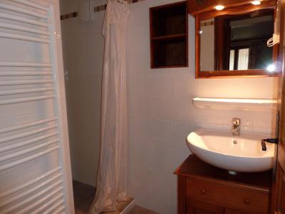 Rent in ski resort 3 room apartment 4 people (Ancolie) - Chalet le Renouveau - Saint Martin de Belleville - Shower