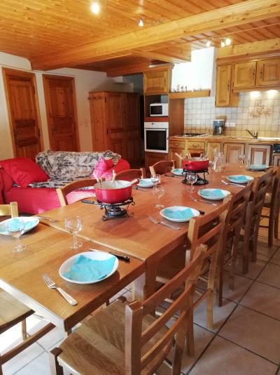 Rent in ski resort 6 room apartment 10 people (Myosotis) - Chalet le Renouveau - Saint Martin de Belleville - Table