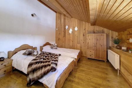 Rent in ski resort 4 room triplex chalet 8 people (Siana) - Chalets les Granges - Saint Martin de Belleville - Bedroom