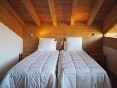 Rent in ski resort 7 room triplex chalet 12 people (Myriel) - Le Hameau de Caseblanche - Saint Martin de Belleville - Bedroom