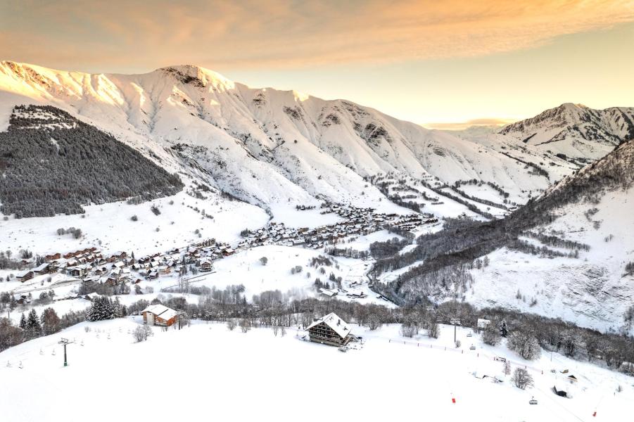 Rent in ski resort Hôtel-Restaurant Les Cèdres - Saint Sorlin d'Arves - Winter outside