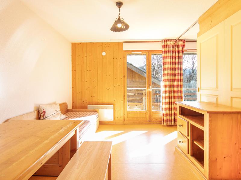 Location au ski Résidence le Hameau de l'Alpage - Saint Sorlin d'Arves - Porte-fenêtre donnant sur balcon