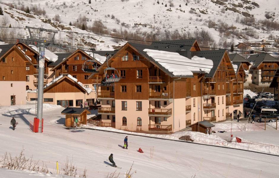 Vacances en montagne Résidence Prestige l'Orée des Pistes - Saint Sorlin d'Arves - Extérieur hiver