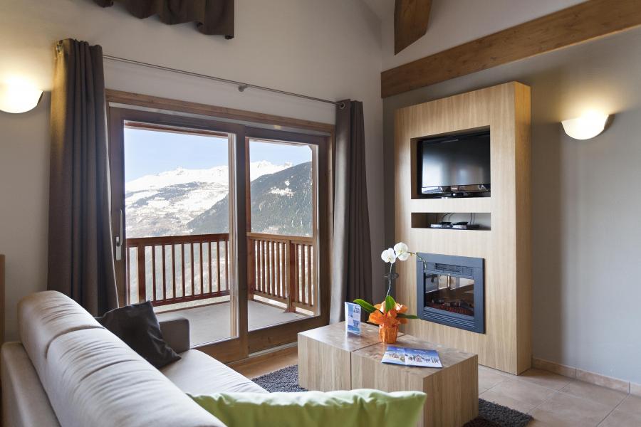 Rent in ski resort Résidence Club MMV l'Étoile des Cîmes - Sainte Foy Tarentaise - Living area