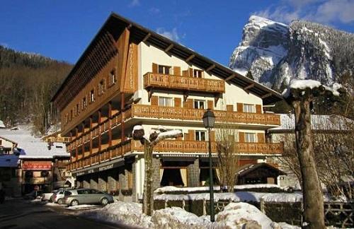 Аренда на лыжном курорте Hôtel les Glaciers - Samoëns - зимой под открытым небом