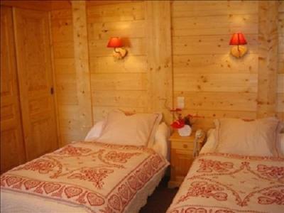 Rent in ski resort Twin room (Bathtub WC) - Hôtel les Glaciers - Samoëns - Bedroom