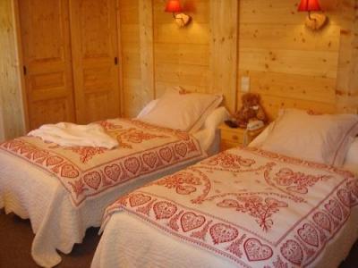 Rent in ski resort Twin room (Shower WC) - Hôtel les Glaciers - Samoëns - Bedroom
