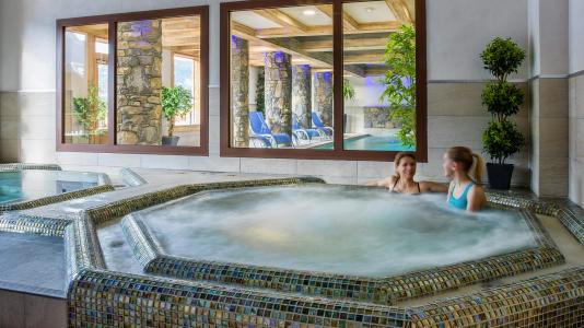 Skiverleih Résidence Boutique Les Chalets de Layssia - Samoëns - Whirlpool