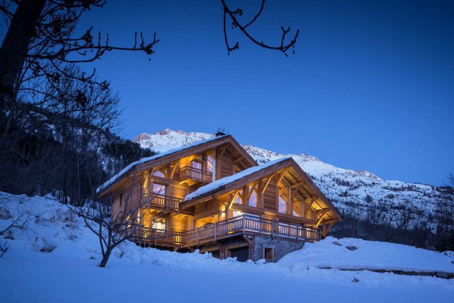 Rent in ski resort 14 room triplex chalet 15 people - CHALET ALTITUDE - Serre Chevalier - Winter outside