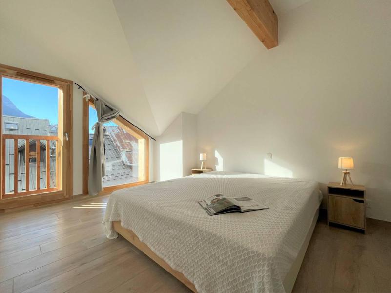 Rent in ski resort 4 room duplex chalet 8 people - CHALETS ROMARI - Serre Chevalier - Bedroom