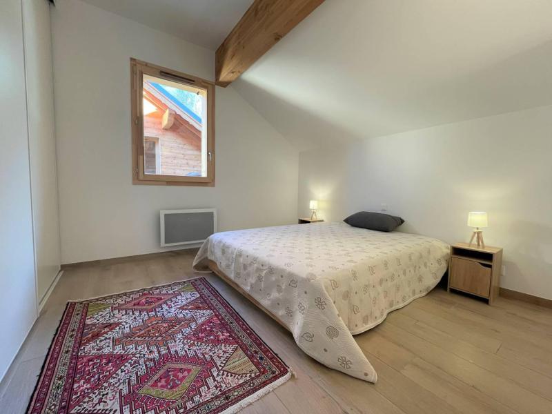 Rent in ski resort 4 room duplex chalet 8 people - CHALETS ROMARI - Serre Chevalier - Bedroom