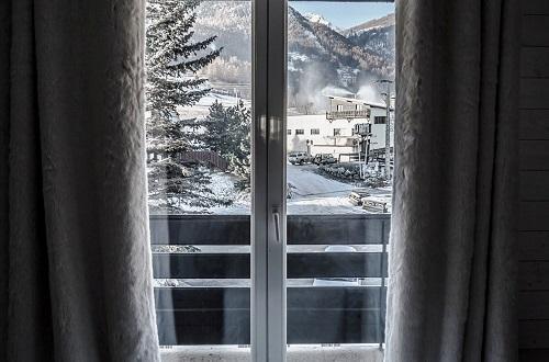 Ski verhuur Hôtel Rock Noir - Serre Chevalier - Raam