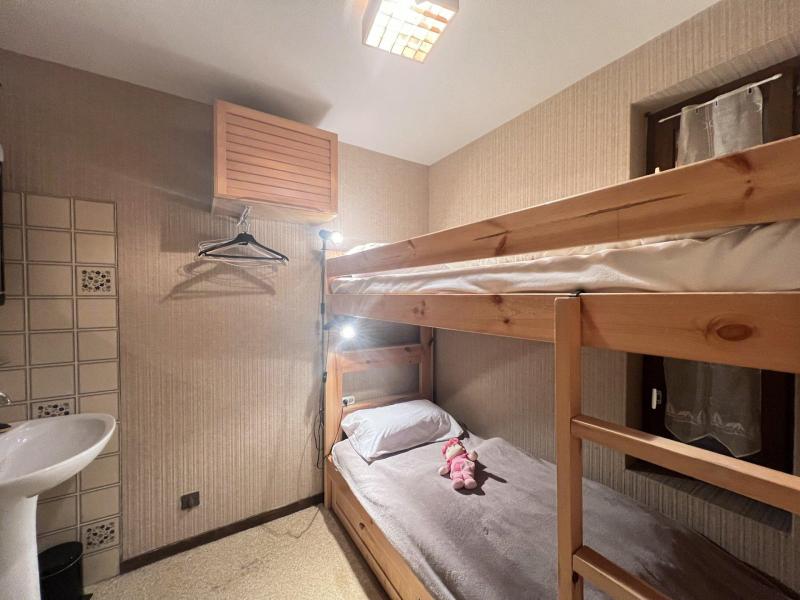 Rent in ski resort 4 room duplex apartment 8 people (A403) - La Résidence les Crêtes - Serre Chevalier - Bedroom