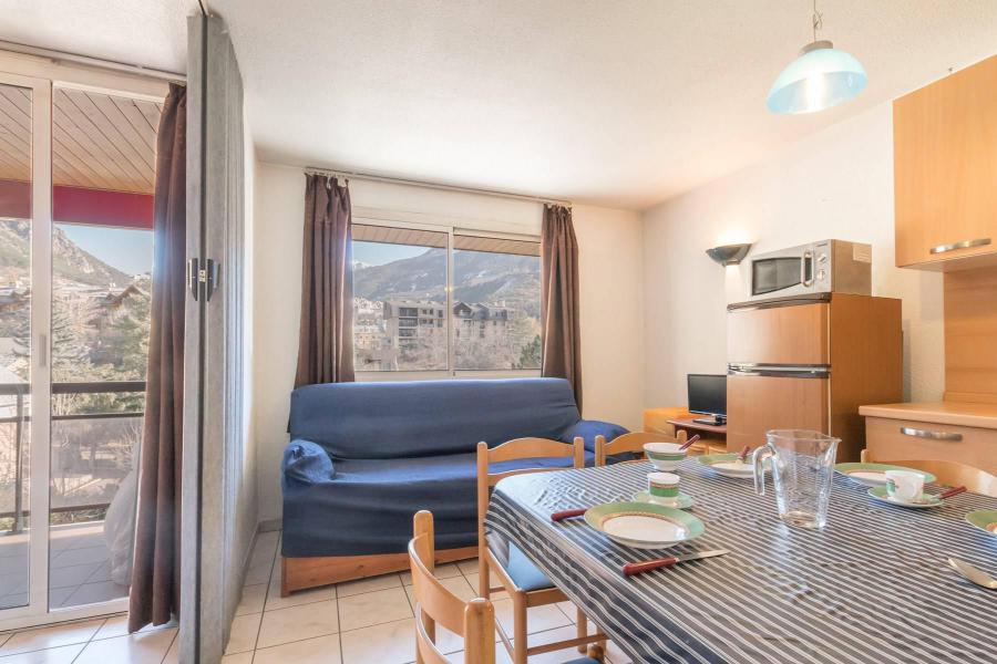 Rent in ski resort Studio sleeping corner 5 people (306) - Le Relais de la Guisane II - Serre Chevalier - Living room