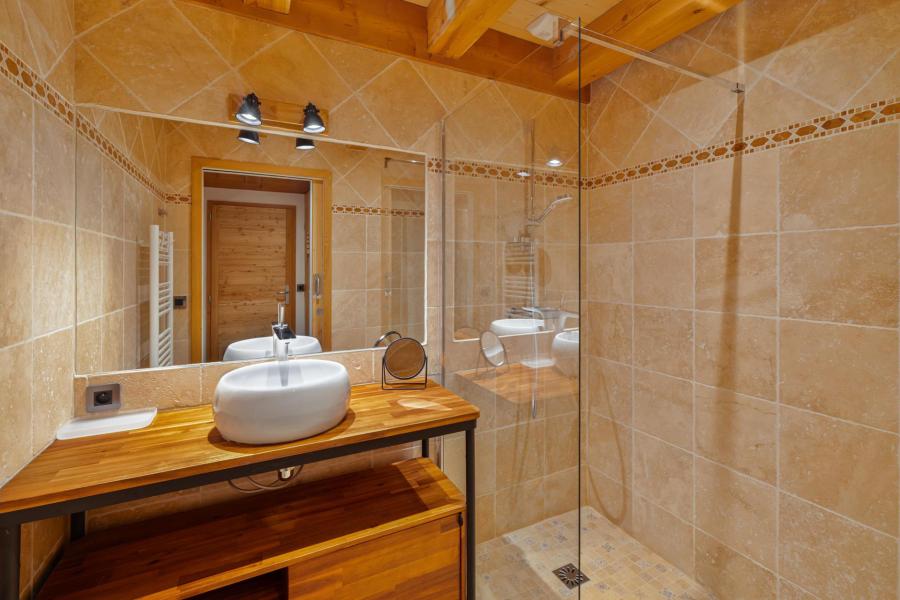 Rent in ski resort 9 room triplex chalet 9 people (Marmotte 1) - MARMOTTANT - Serre Chevalier - Shower room