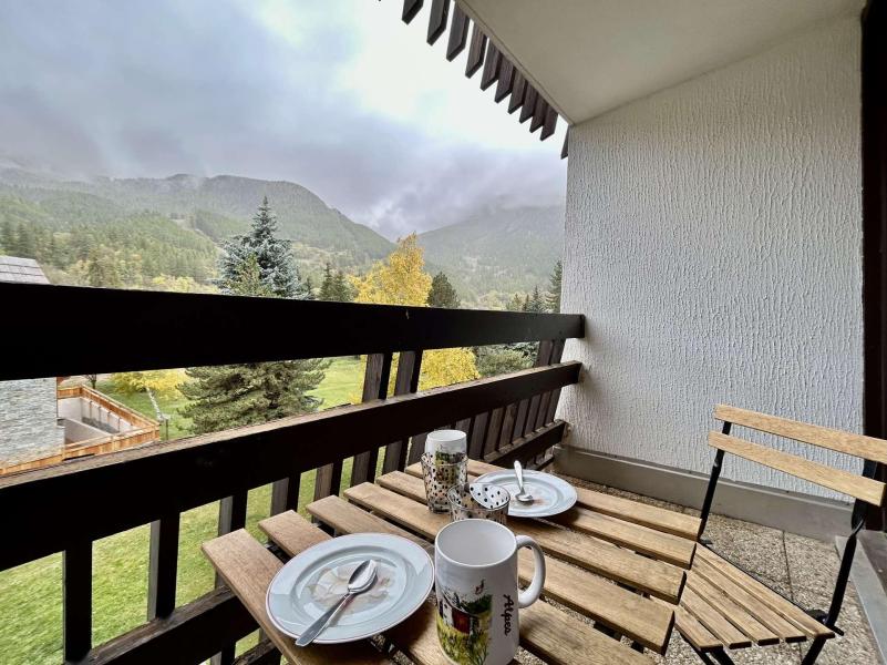 Rent in ski resort Studio sleeping corner 4 people (LEN319) - Résidence Aigle Noir - Serre Chevalier - Balcony