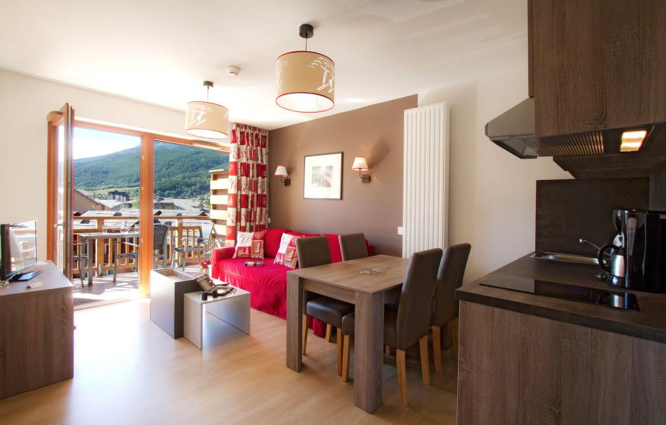 Rent in ski resort Résidence Aquisana - Serre Chevalier - Living room