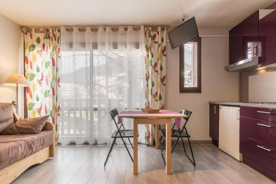 Rent in ski resort Studio mezzanine 3 people (210) - Résidence Central Parc 1b - Serre Chevalier - Living room