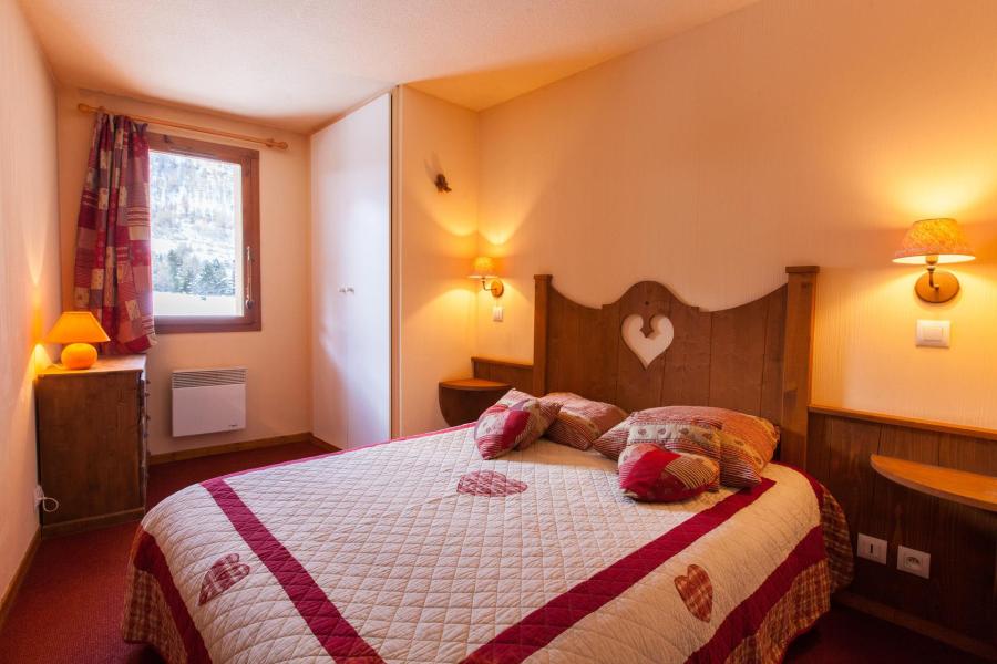 Rent in ski resort 3 room apartment cabin 7 people (213) - Résidence l'Alpaga - Serre Chevalier - Bedroom