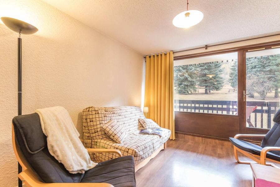 Rent in ski resort Studio sleeping corner 4 people (015) - Résidence l'Izoard - Serre Chevalier - Living room