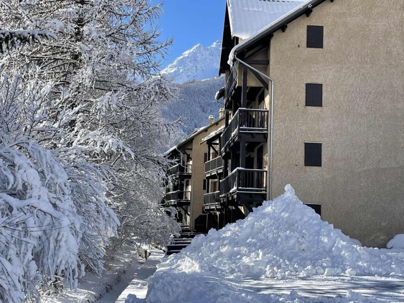 Holiday in mountain resort Résidence la Gardiole IV - Serre Chevalier - Winter outside