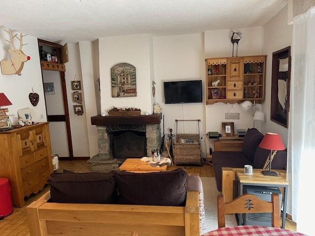 Rent in ski resort 2 room apartment sleeping corner 4 people - Résidence la Montagnole - Serre Chevalier - Living room