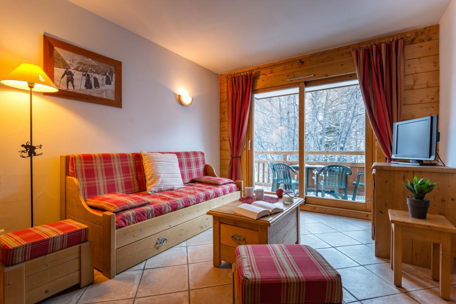 Rent in ski resort Résidence Lagrange le Hameau du Rocher Blanc - Serre Chevalier - Bench seat