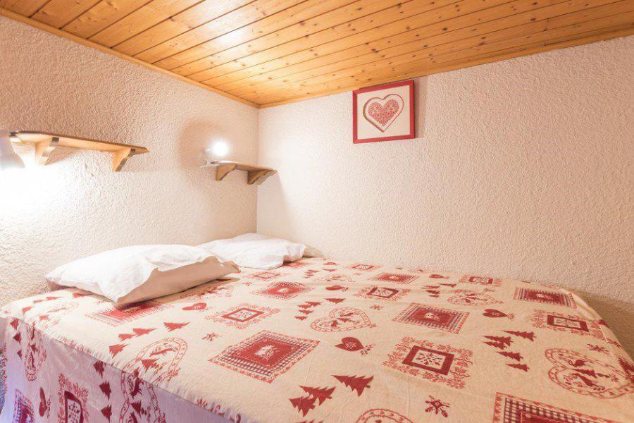 Rent in ski resort 4 room mezzanine apartment 6 people (112) - Résidence le Clos des Cavales 1 - Serre Chevalier - Bedroom