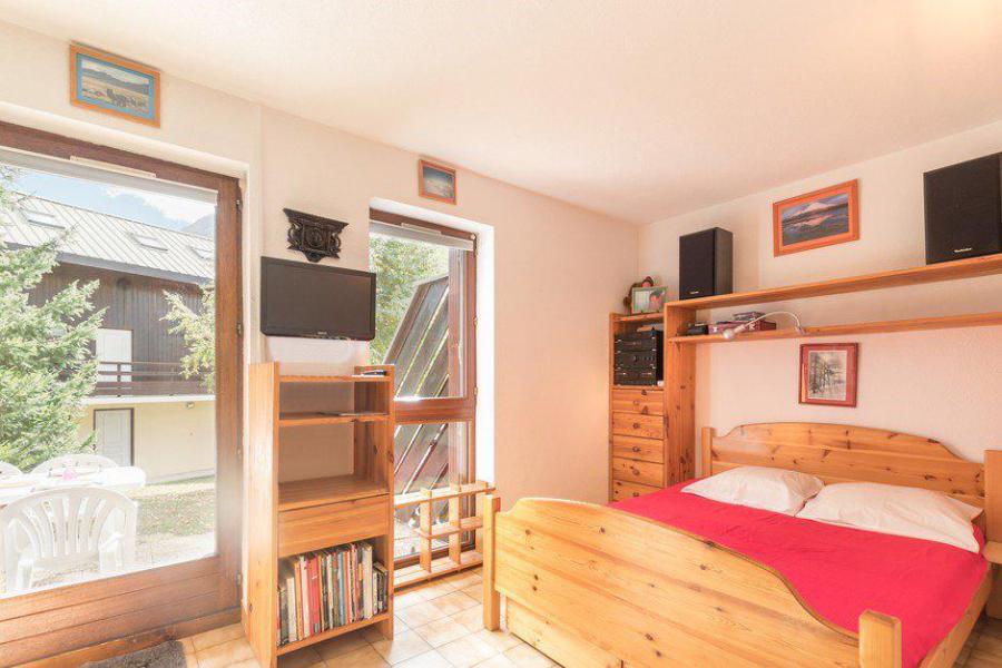 Ski verhuur Studio bergnis 4 personen (B012) - Résidence le Clos des Cavales 2 - Serre Chevalier - Woonkamer