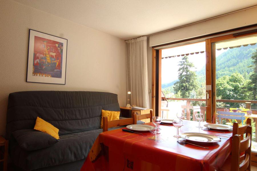 Rent in ski resort Studio sleeping corner 4 people (A012) - Résidence le Clos - Serre Chevalier - Living room